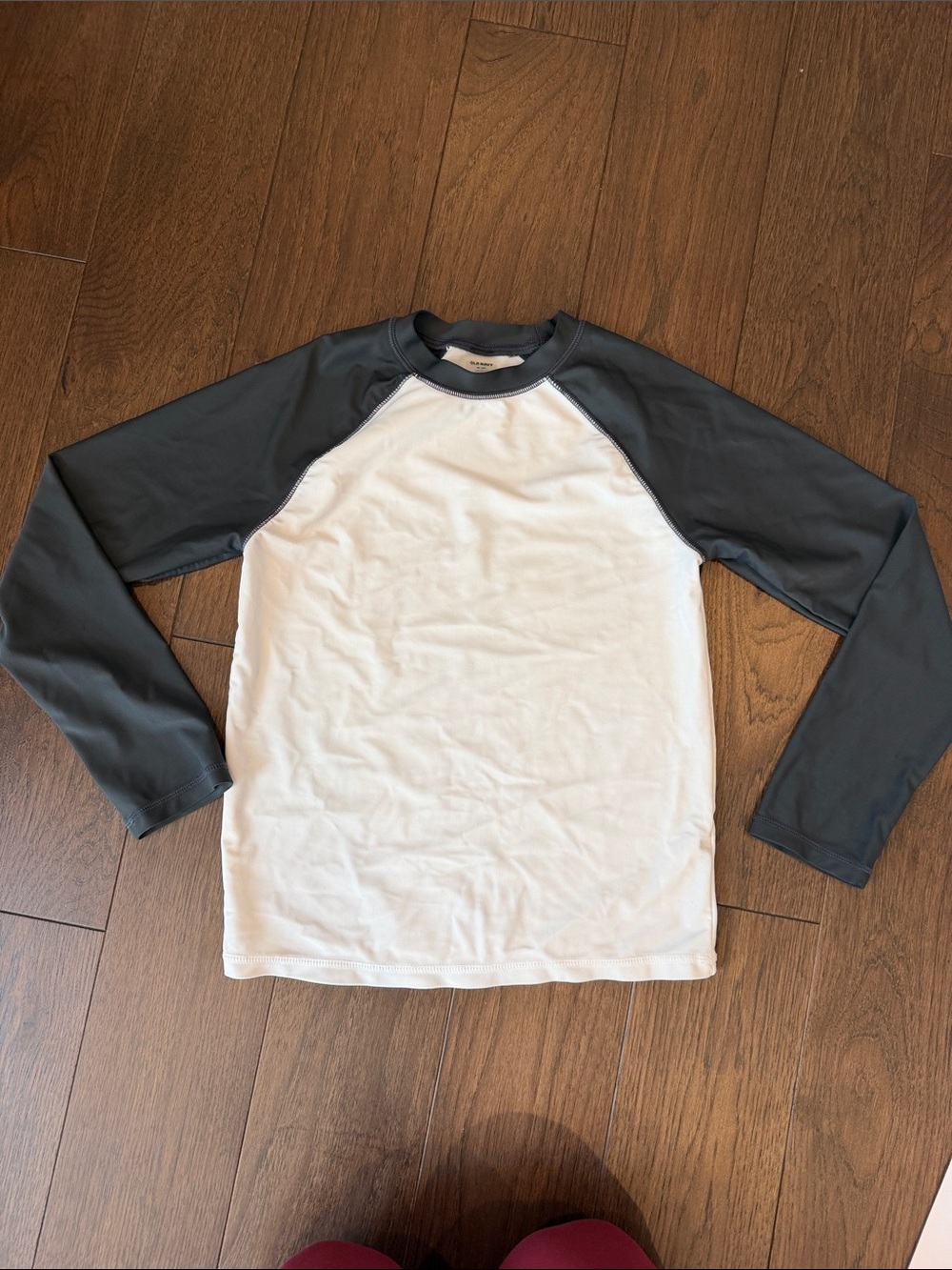 Old Navy White Boys Rash Guard in White and Gray Size Medium 8 - C26-066